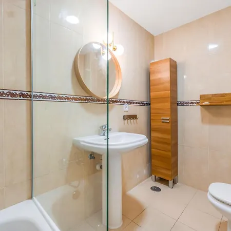 Chic 3br Townhouse On The With Pool And Garage