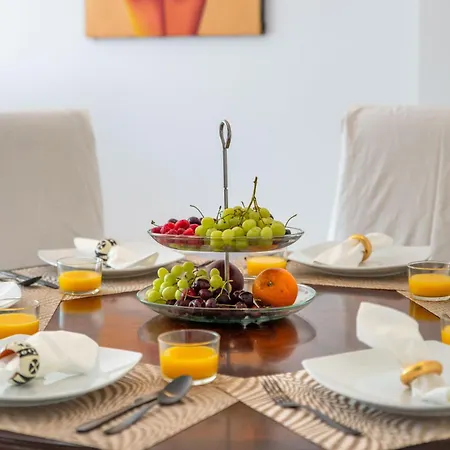 Chic 3br Townhouse On The With Pool And Garage