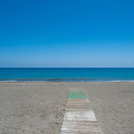 Apartamento Chic 3br Townhouse On The With Pool And Garage Estepona