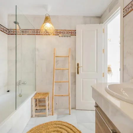 Chic 3br Townhouse On The With Pool And Garage شقة *