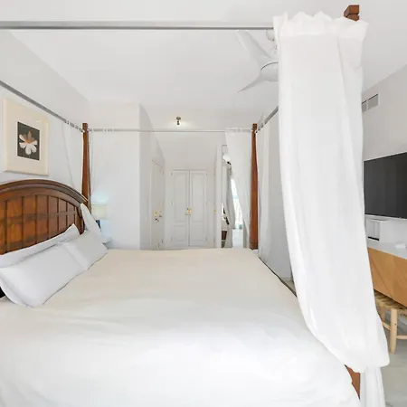 Chic 3br Townhouse On The With Pool And Garage * Estepona