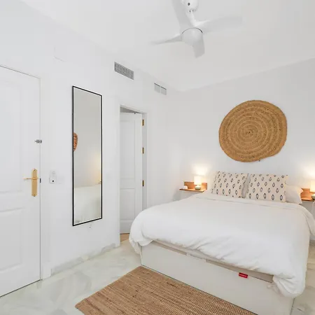 Chic 3br Townhouse On The With Pool And Garage Apartament Estepona