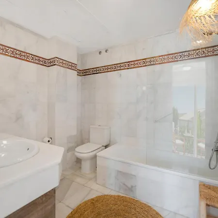 Chic 3br Townhouse On The With Pool And Garage Apartament Estepona