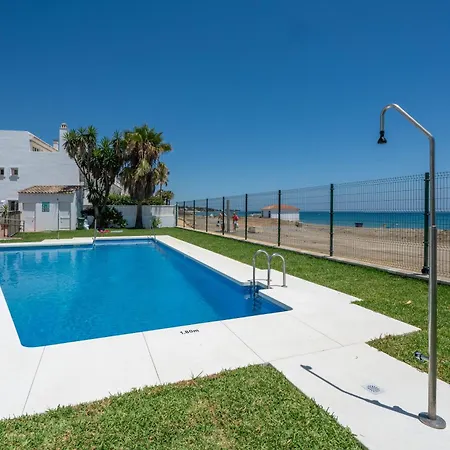 Chic 3br Townhouse On The With Pool And Garage شقة *