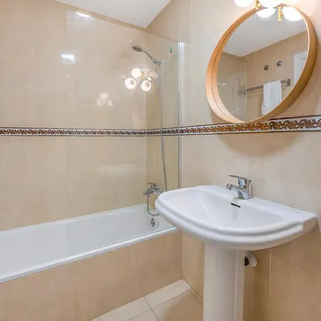 Chic 3br Townhouse On The With Pool And Garage Apartament *