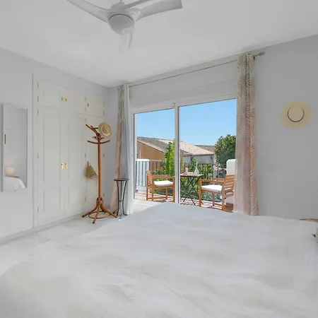 Chic 3br Townhouse On The With Pool And Garage Estepona
