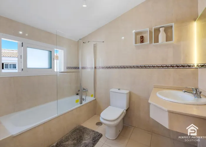 Chic 3br Townhouse On The With Pool And Garage Estepona