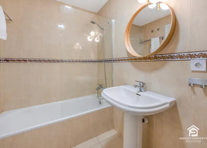 Chic 3br Townhouse On The With Pool And Garage Apartamento *