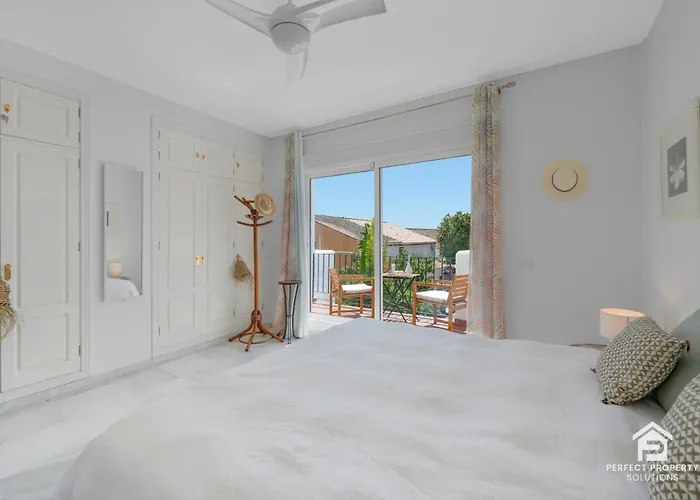 Chic 3br Townhouse On The With Pool And Garage Estepona