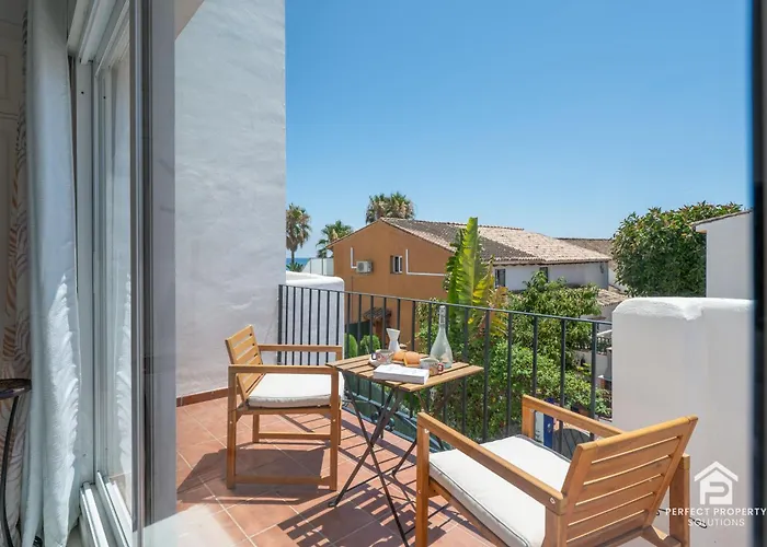 Chic 3br Townhouse On The With Pool And Garage Apartment *