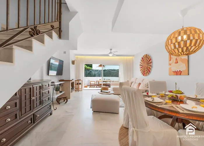 Chic 3br Townhouse On The With Pool And Garage Apartamento *