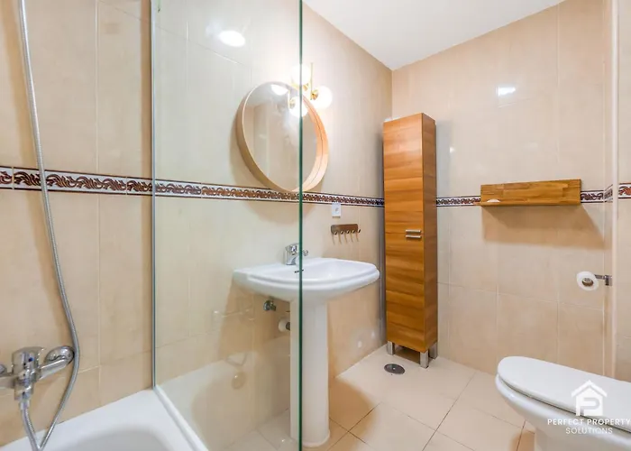 Chic 3br Townhouse On The With Pool And Garage