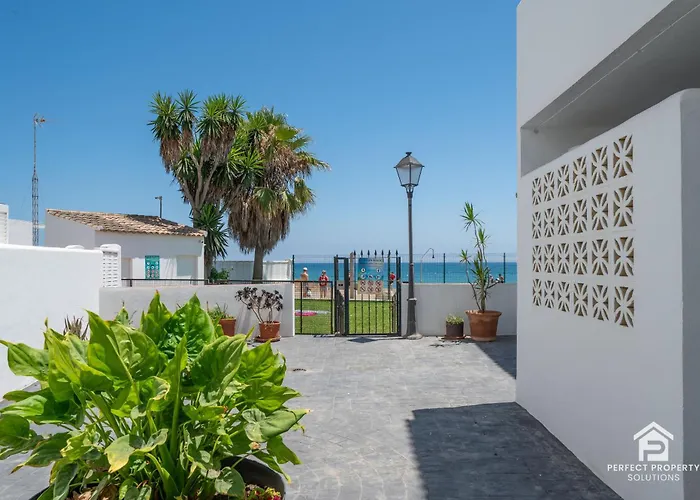 Chic 3br Townhouse On The With Pool And Garage Apartment *