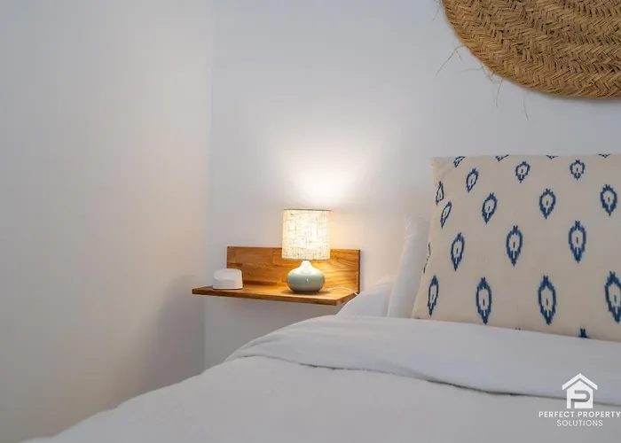 Chic 3br Townhouse On The With Pool And Garage Apartamento