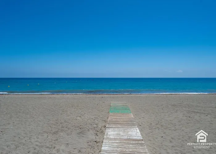 Apartamento Chic 3br Townhouse On The With Pool And Garage Estepona