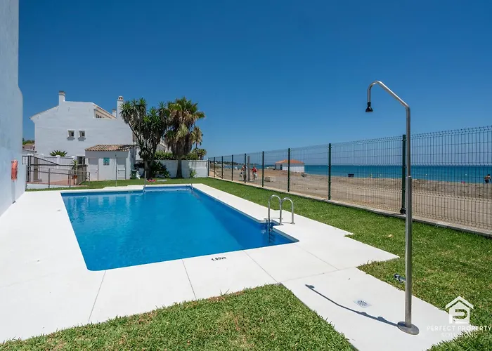 Chic 3br Townhouse On The With Pool And Garage شقة *