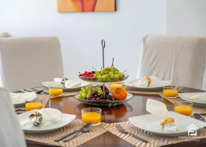 Chic 3br Townhouse On The With Pool And Garage